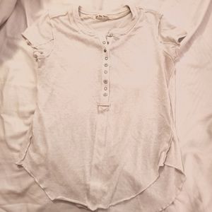 FREE PEOPLE CREAM TSHIRT W/SNAPS/BUTTONS